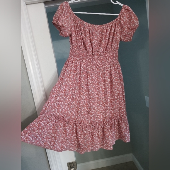 Short Sleeved Pink Short Dress - Picture 3 of 9